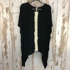 Museum, Oversized Shirt, Size Large. In excellent condition!